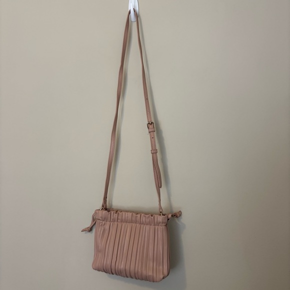 Emperia Elegant Pink Pleated Purse with Gold Chain - Picture 8 of 9
